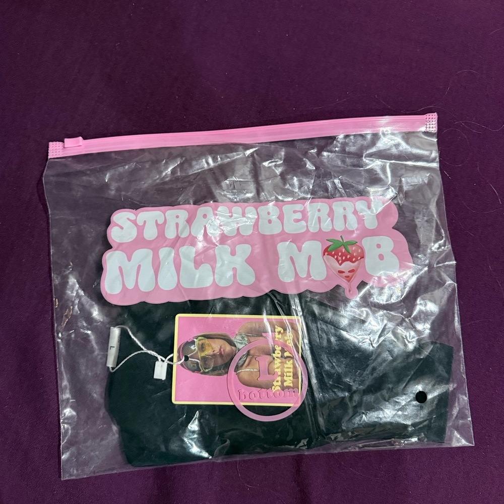 Strawberry Milk Mob Sporty Bottom